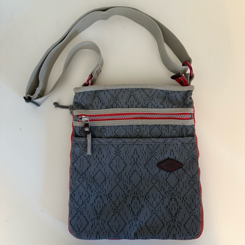 Merrell Crossbody Gray Zip-Around 100% Cotton Canvas with Red Accents Bag Purse - Picture 2 of 14